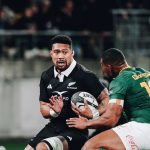 Ardie Savea against Damian Willemse
