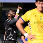 Siya Kolisi pointing up after two tries for Sharks